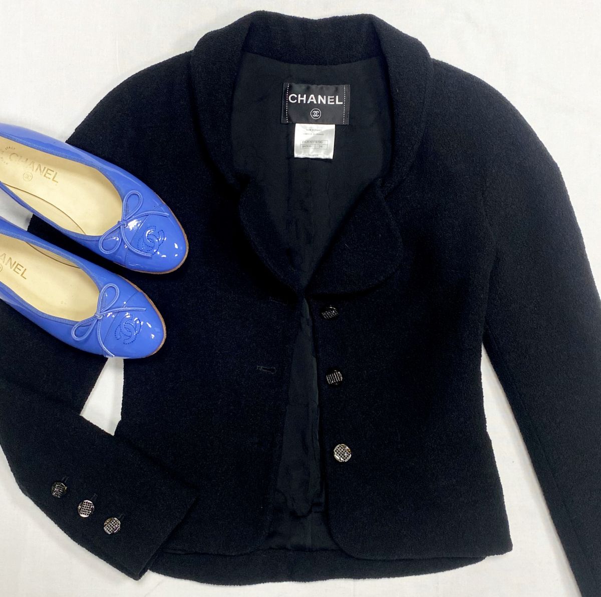 Жакет Chanel размер 34 цена 31 310 руб
Балетки Chanel размер 37.5 цена 15 655 руб