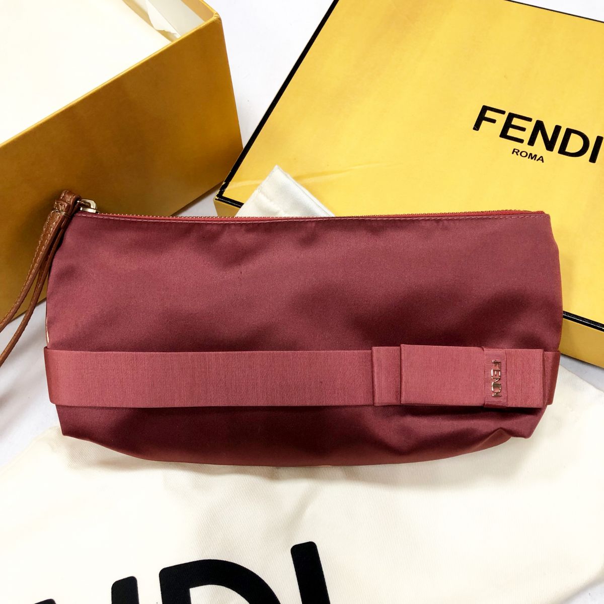 Клатч FENDI цена 23 078 руб 