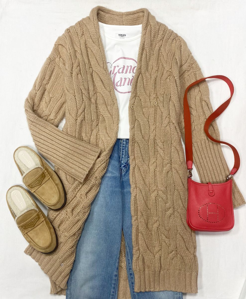 Кардиган / кашемир /  размер M цена 78 275 руб 
Футболка Hermès размер 42 цена 15 655 руб 
Джинсы Saint Laurent размер 25 цена 15 655 руб 
Сабо Christian Dior размер 40 цена 46 965 руб 
Сумочка Hermès