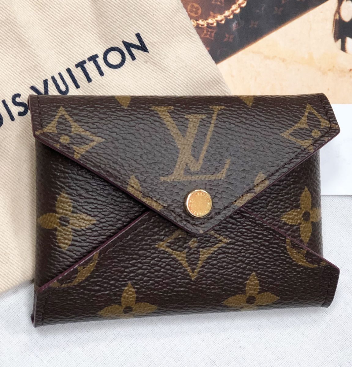 Кошелек Louis Vuitton цена 15 655 руб
