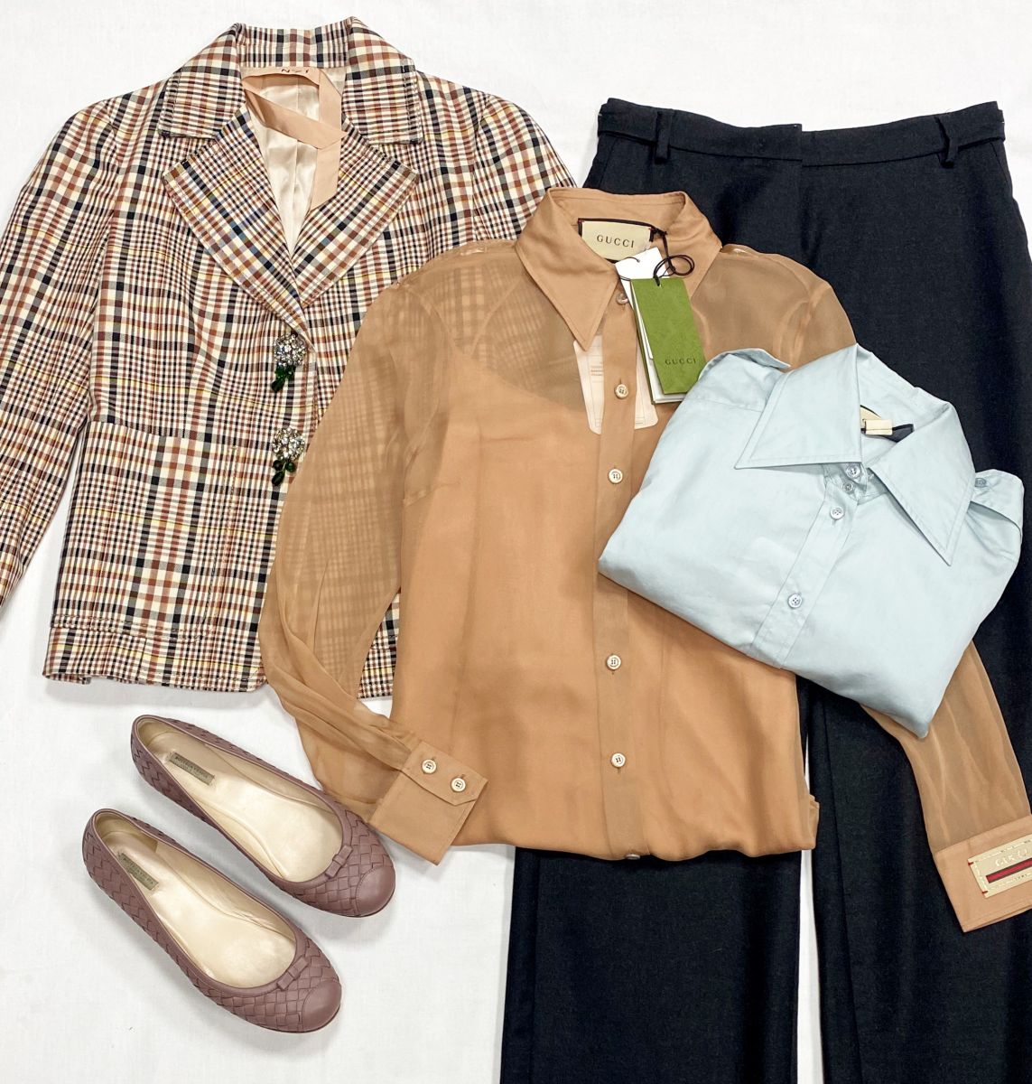 Жакет N21 размер 38 цена 15 655 руб
Блузка Gucci размер 38 цена 23 483 руб
Рубашка Gucci размер 38 цена 23 483 руб
Брюки Max Mara размер 42 цена 15 655 руб
Балетки Bottega Veneta размер 37.5 цена 15 655 руб