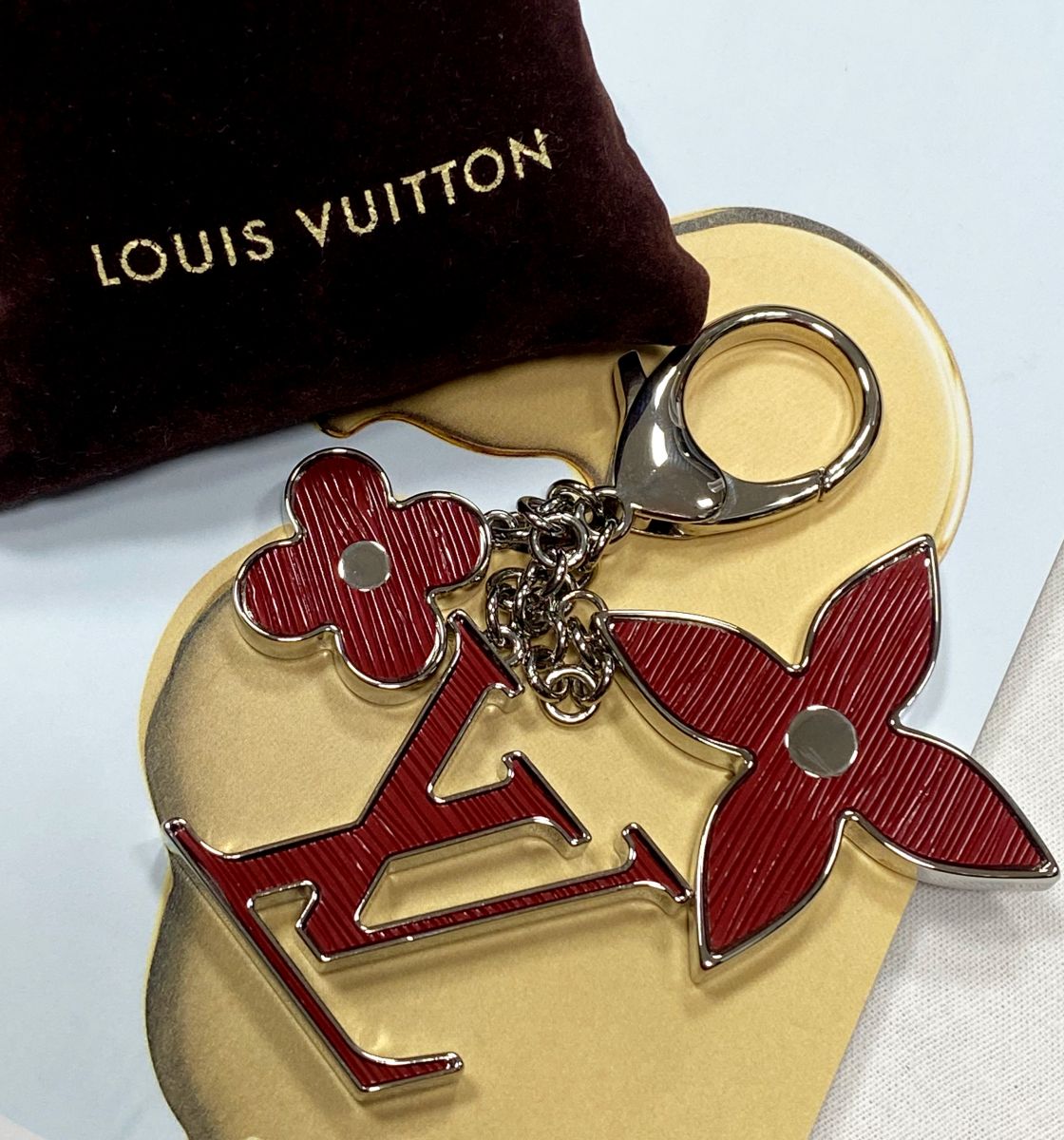 Брелок Louis Vuitton цена 12 524 руб 