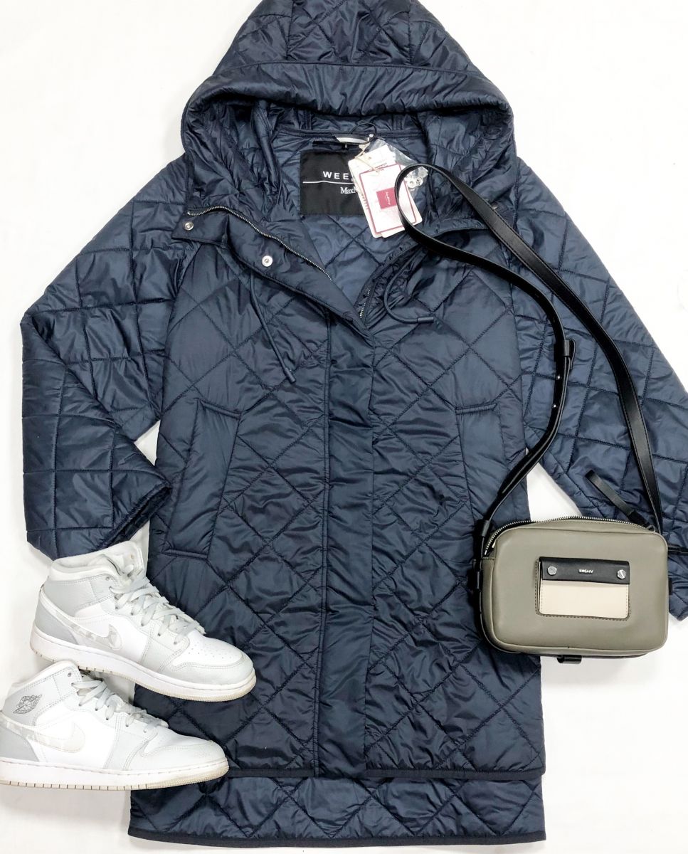 Куртка Weekend/ Max Mara размер 40 цена 28 179 руб
Кеды Nike размер 40 цена 7 828 руб
Сумка Dkny