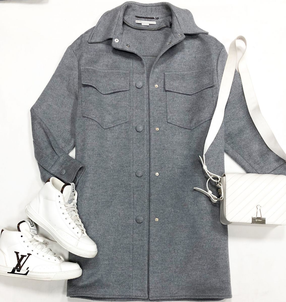 Пальто Stella McCartney размер 36 цена 23 463 руб
Кроссовки Louis Vuitton размер 39 цена 39 138 руб
Сумка Off White