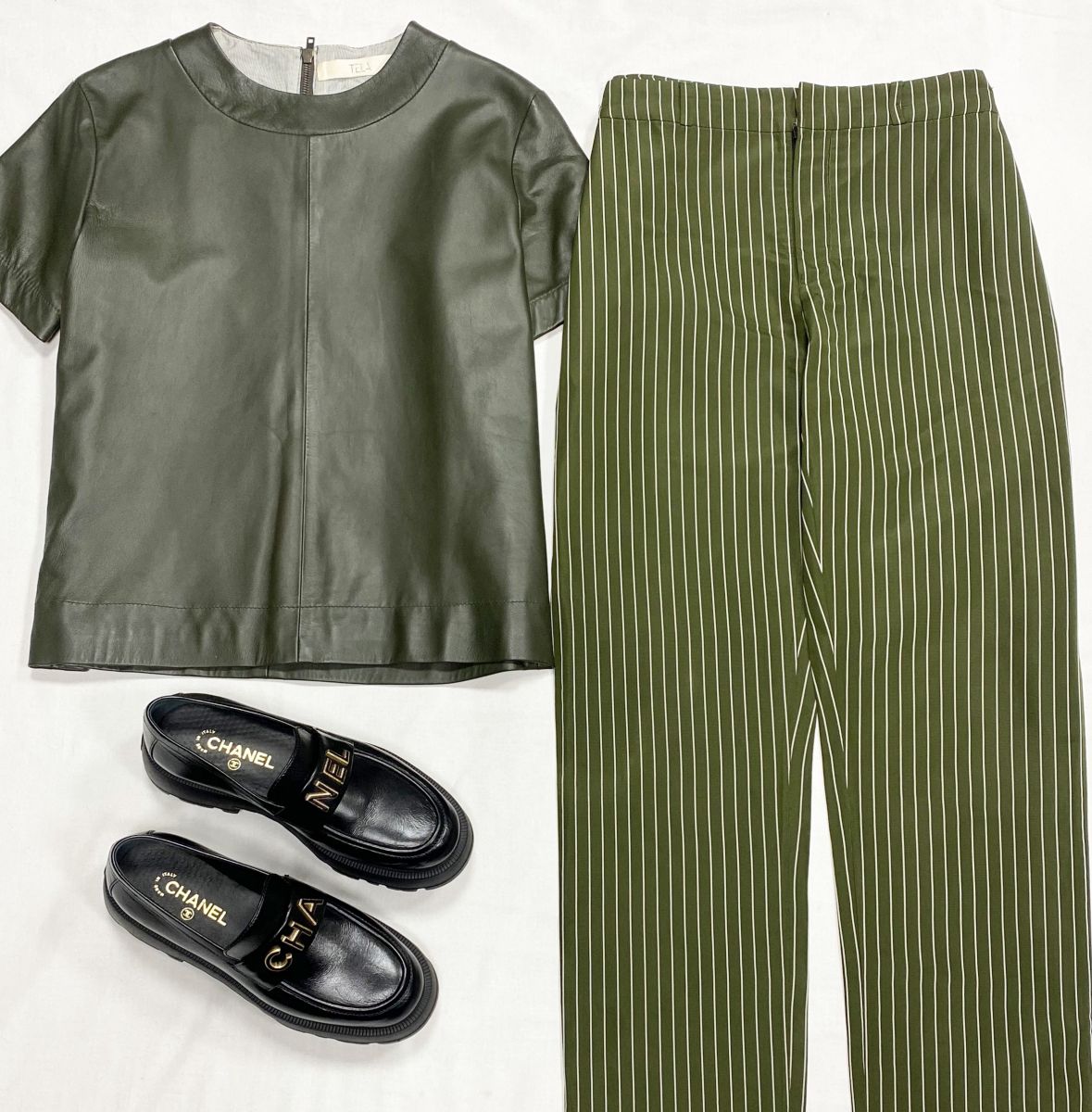 Брюки Ulyana Sergeenko размер 42 цена 31 310 руб
Кофта /кожа/ Tela размер S цена 7 828 руб
Лоферы Chanel размер 39 цена 109 585 руб