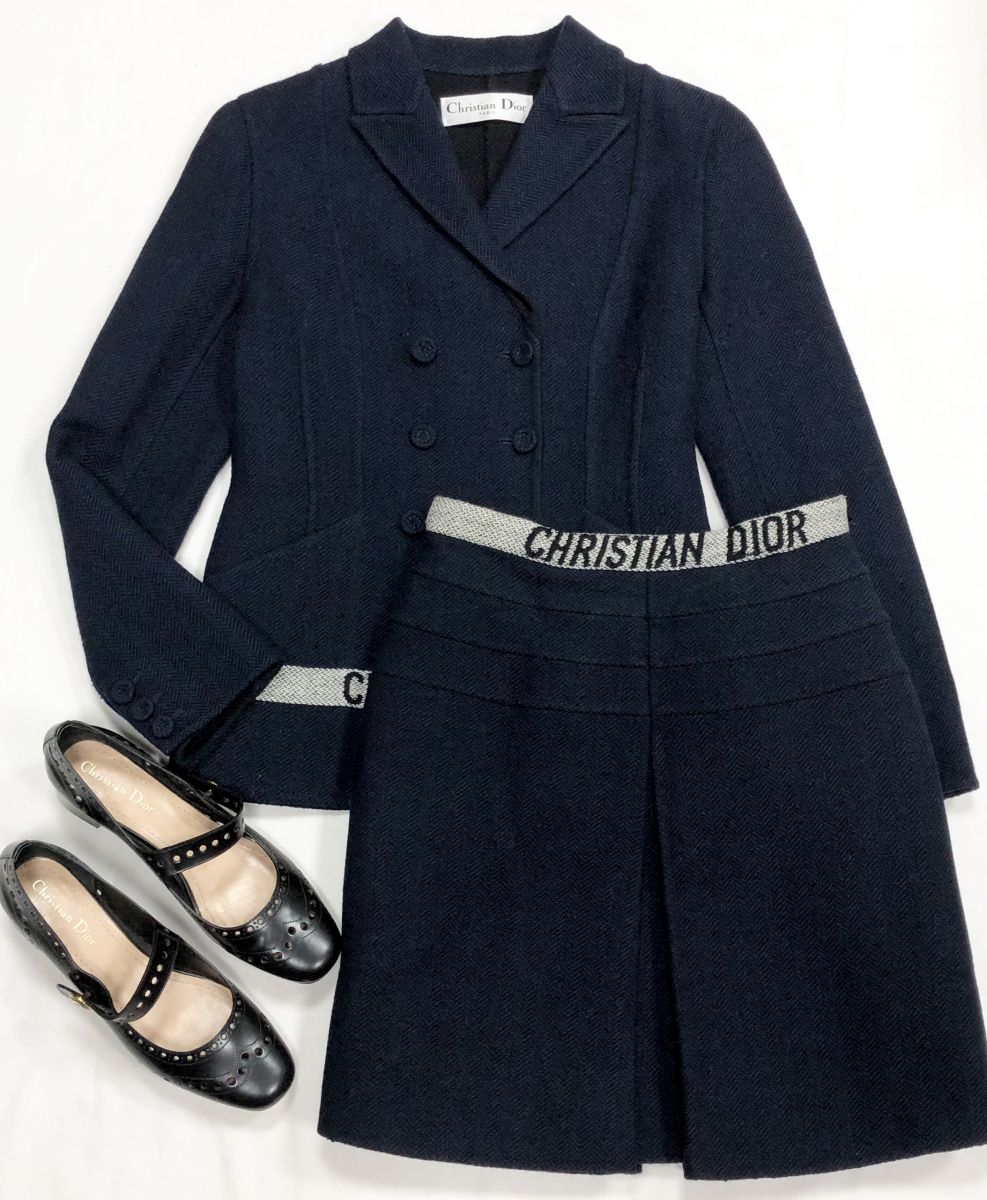 Жакет Christian Dior размер 40 цена 78 275 руб
Юбка Christian Dior размер 38 цена 46 965 руб
Туфли Christian Dior размер 39 цена 46 965 руб