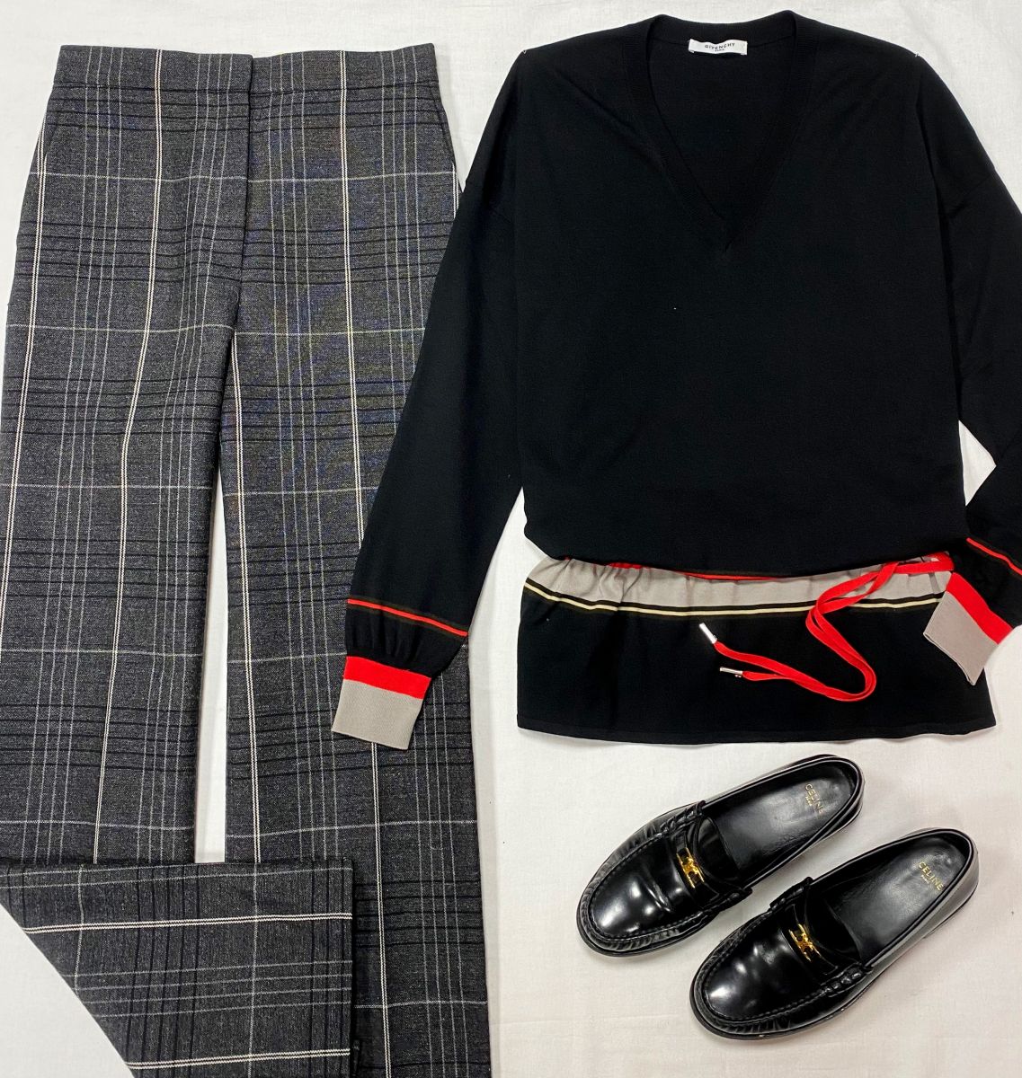 Кофта Givenchy размер M цена 15 655 руб 
Брюки Christian Dior размер 36 цена 15 655 руб 
Лоферы Celine размер 39 цена 46 965 руб