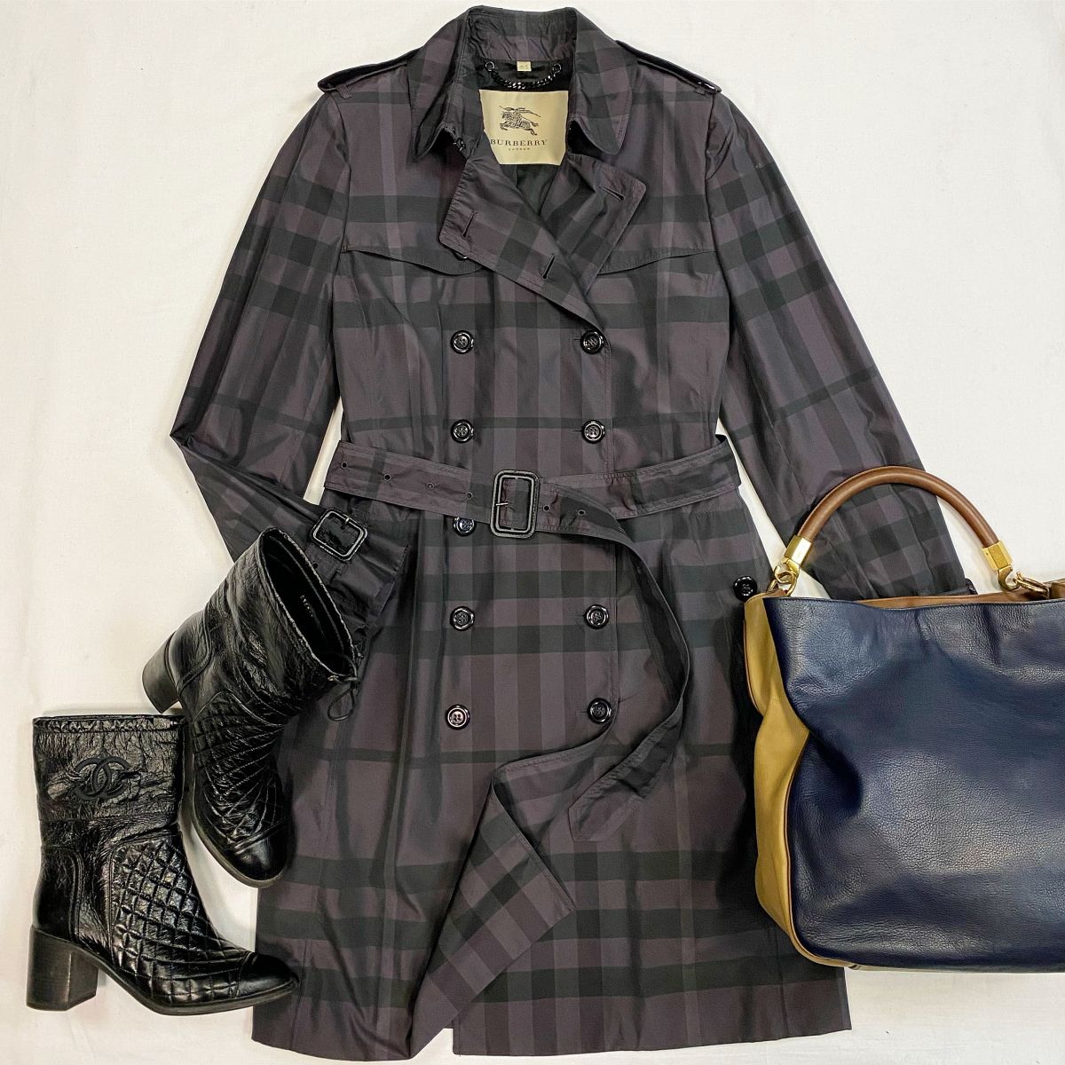 Тренч Burberry размер 46 цена 23 078 руб 
Сапоги Chanel размер 39.5 цена 30 770 руб 
Сумка YSL 