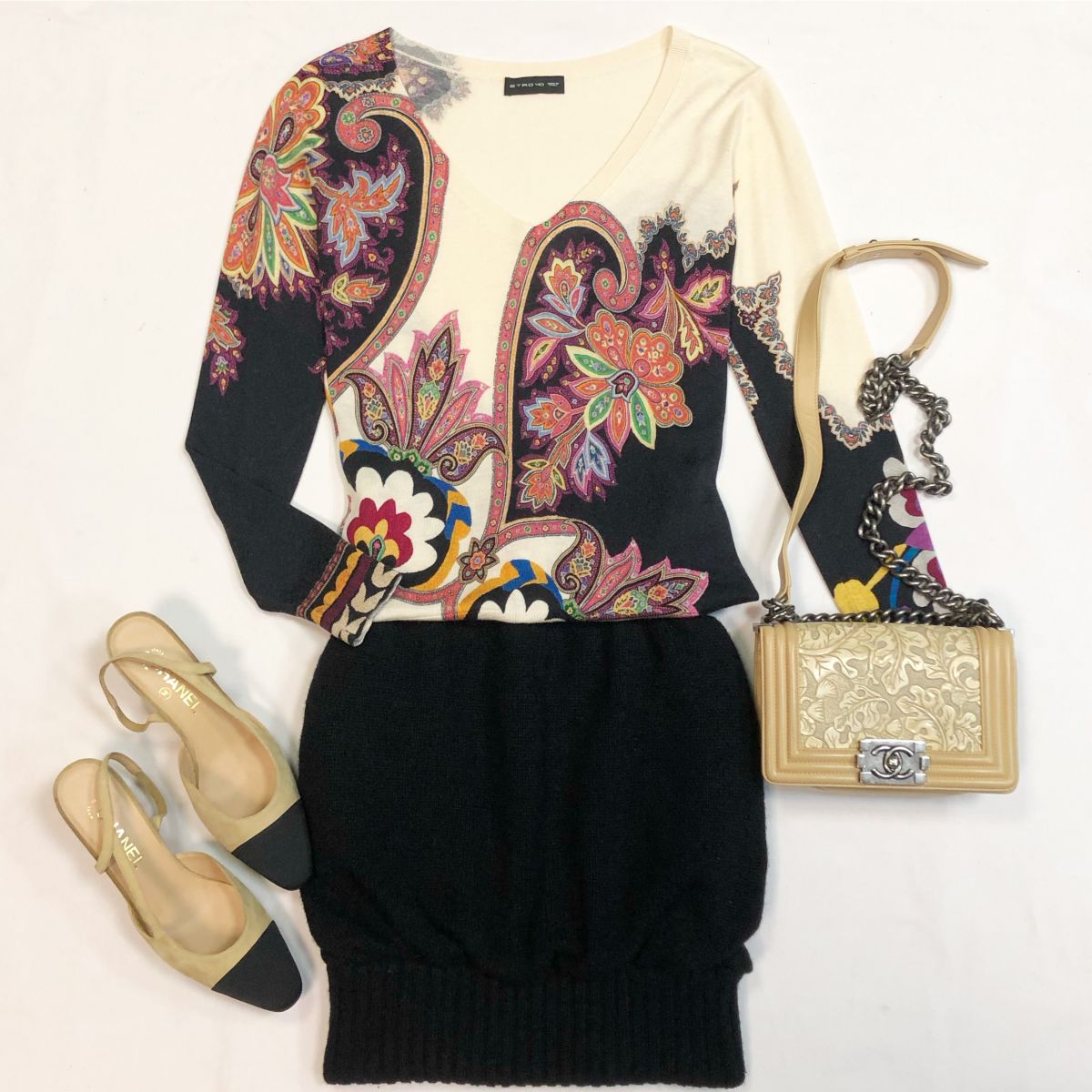 Юбка Chanel размер 34 цена 12 308 рубКофта Etro размер 40 цена 4 616 рубТуфли Chanel размер 39.5 цена 61 540 рубСумка Chanel