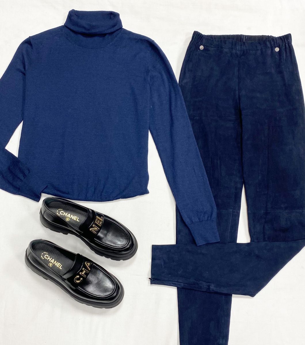 Брюки/ замша/ Chanel размер 36 цена 23 483 руб
Водолазка Loro Piana размер 42 цена 23 483 руб
Лоферы Chanel размер 39 цена 109 585 руб