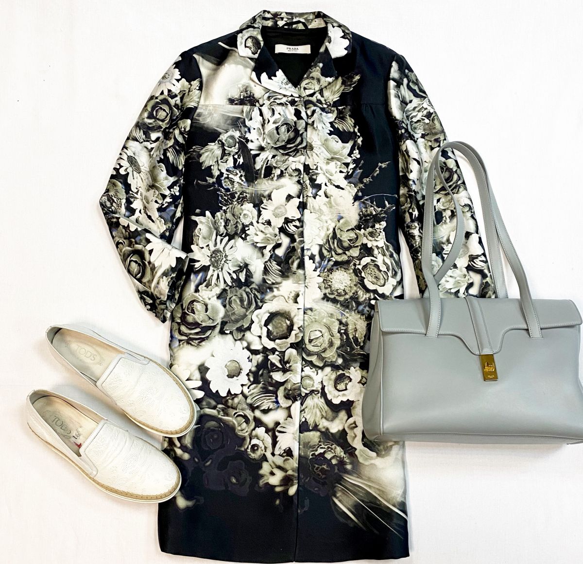 Пальто Prada размер 40 цена 10 770 руб
Слипоны Tods размер 40 цена 6 154 руб
Сумка Celine 