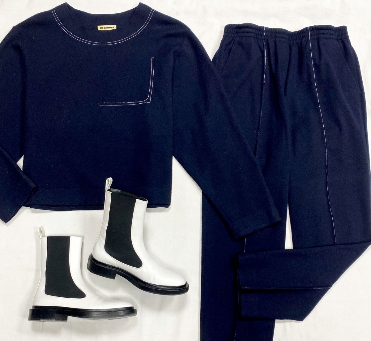 Костюм Jil Sander размер 34 цена 15 385 руб
Ботинки Jil Sander размер 37 цена 23 078 руб 