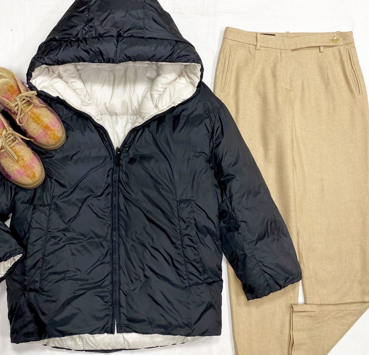 Пуховик / двухсторонний / Max Mara размер 42 цена 29 745 руб 
Брюки Loro Piana размер 40 цена 10 959 руб
Ботинки Chanel размер 37.5 цена 23 483 руб