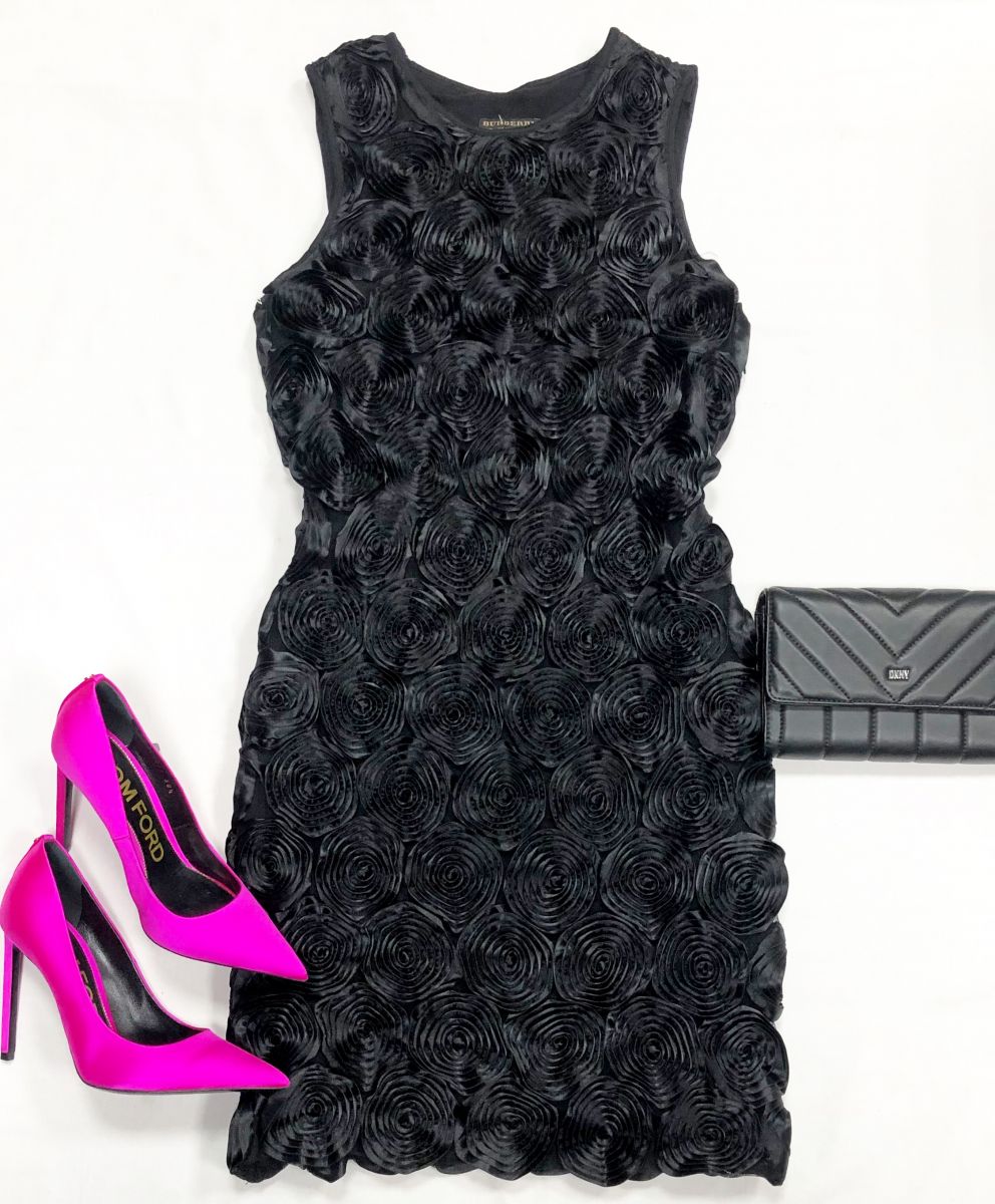 Платье Burberry размер 42 цена 15 655 руб
Туфли Tom Ford размер 38.5 цена 31 310 руб
Сумочка DKNY