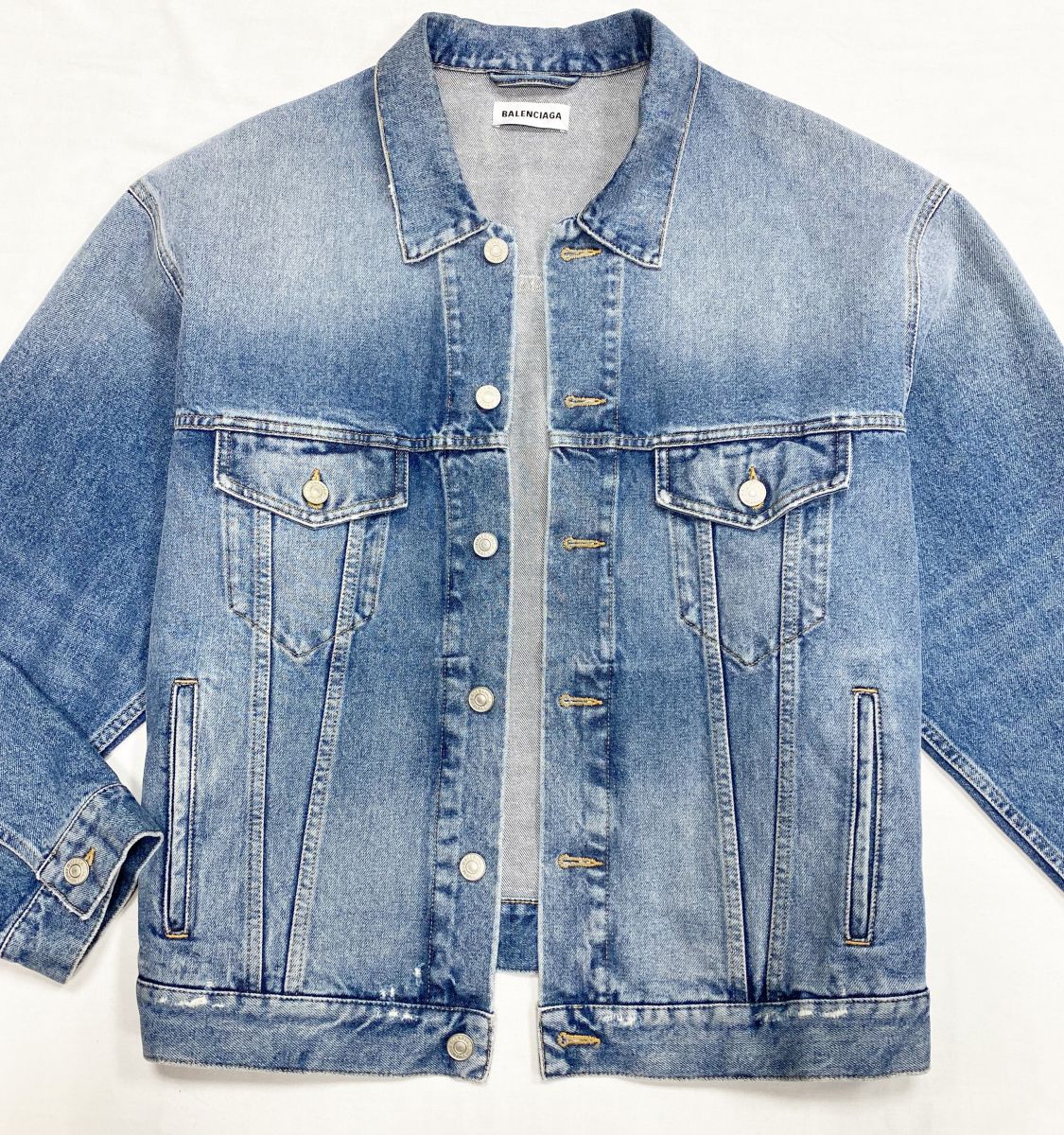 Куртка /джинса/ Balenciaga размер 38 цена 31 310 руб
Кроссовки Balenciaga размер 37 цена 46 965 руб