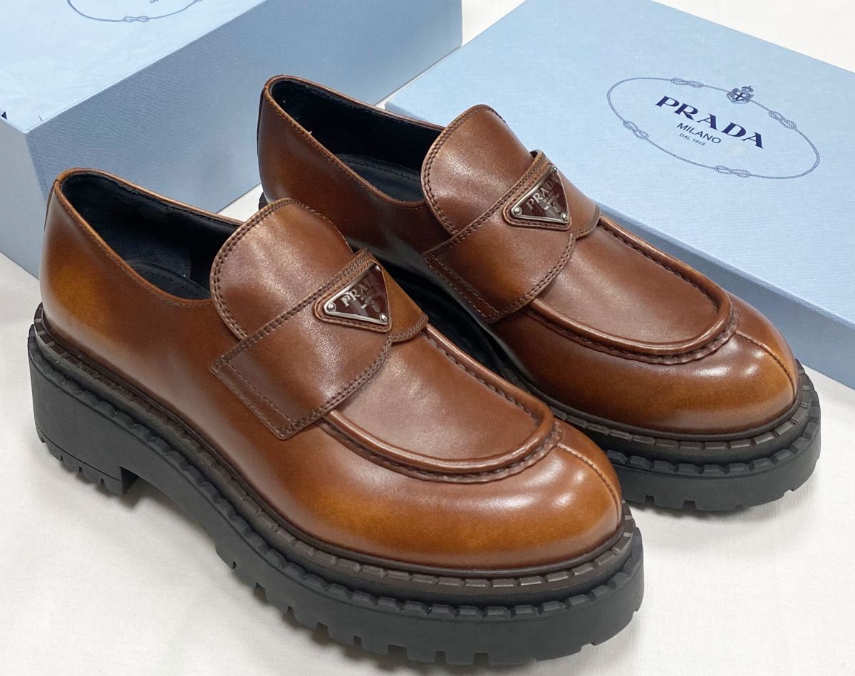 Лоферы Prada размер 39 цена 125 240 руб / новые /