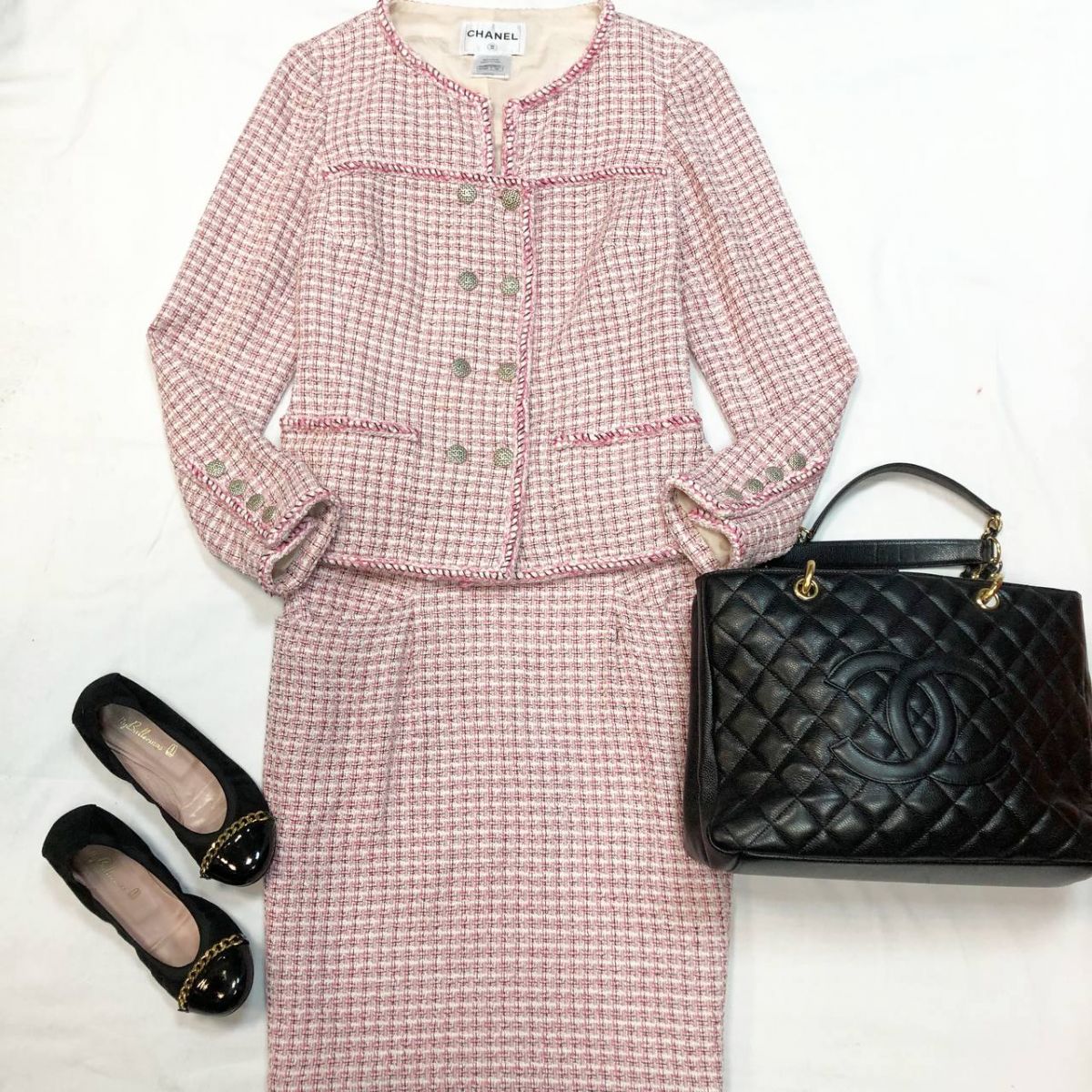 Костюм /твид/ CHANEL размер 44 цена 153 847 руб 
Сумка CHANEL