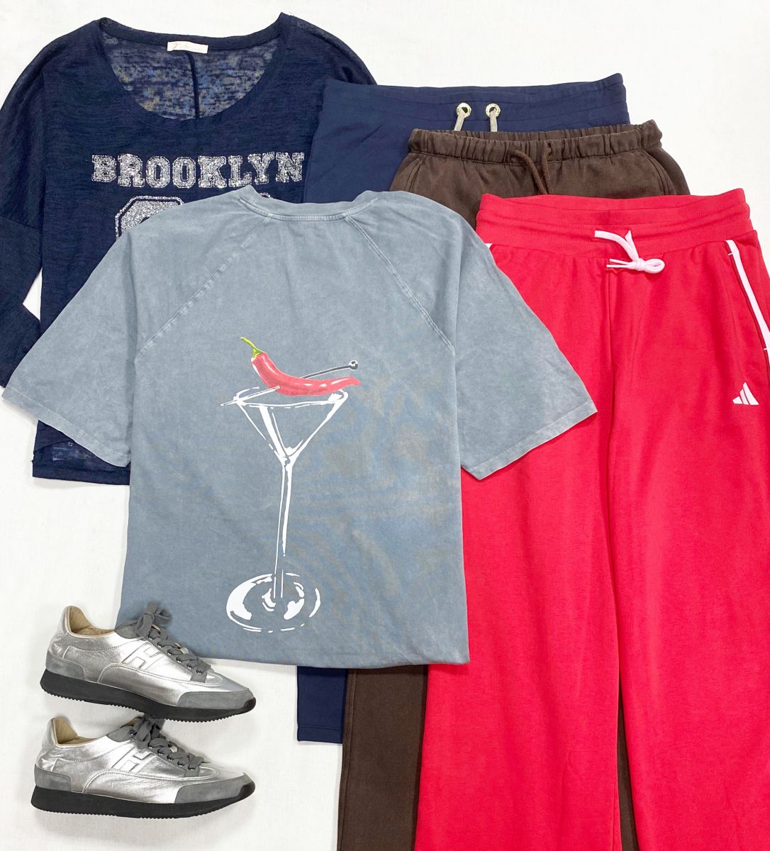 Кофта Brooklyn 89 размер 42 цена 4 697 руб
Футболка Zara размер M цена 3 131 руб
Брюки Escales /Zara/ Adidas размер M/ L цена от 4 697 руб до 10 959 руб
Кроссовки Hermes размер 38 цена 23 483 руб