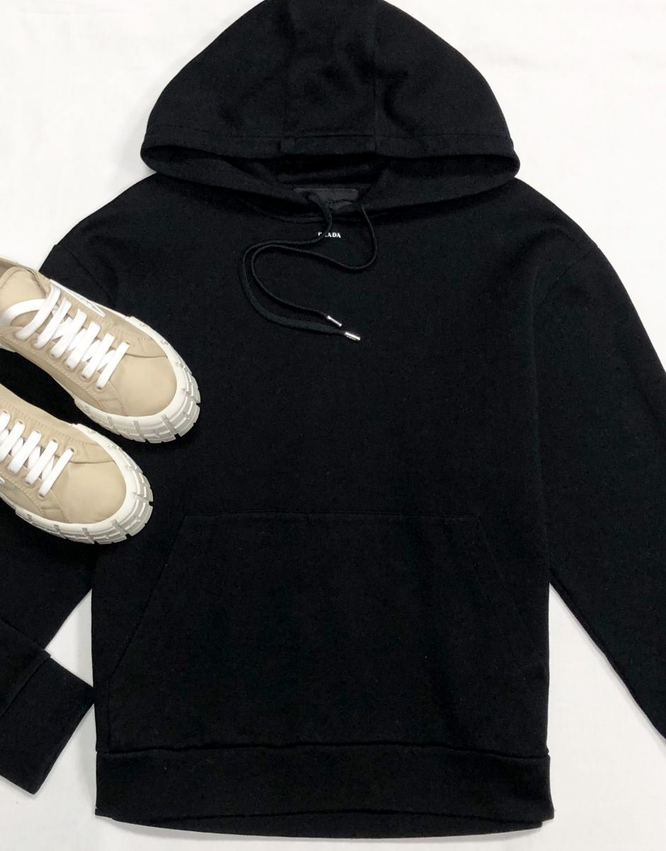 Толстовка Prada размер L цена 31 310 руб
Кеды Prada размер 40 цена 46 965 руб