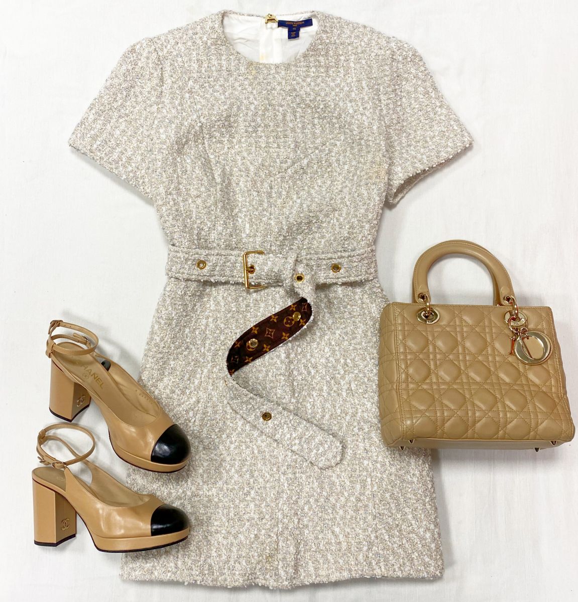 Платье / твид / Louis Vuitton размер 40 цена 62 620 руб 
Туфли Chanel размер 39.5 цена 46 965 руб 
Сумка Christian Dior