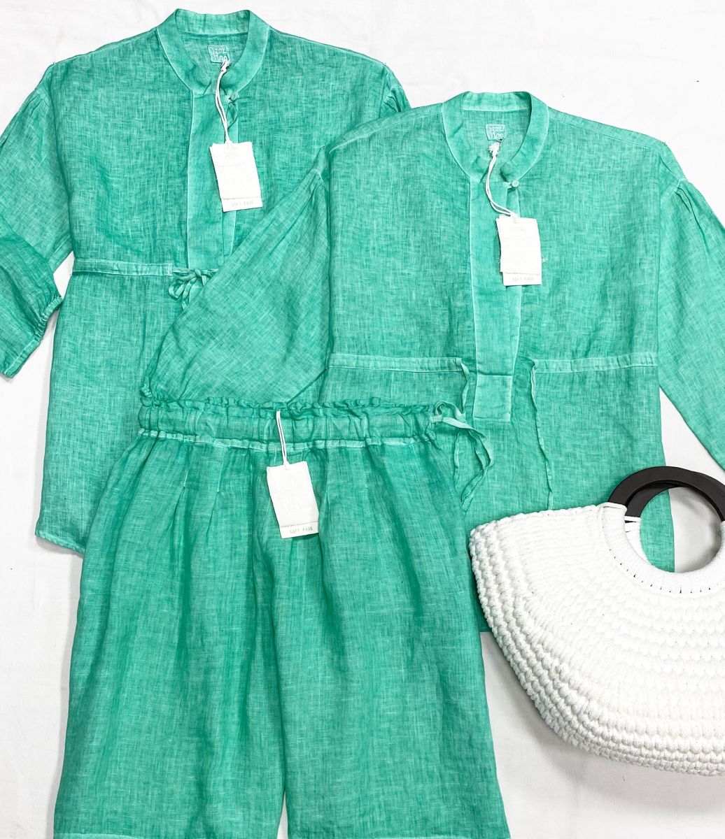 Блузки / лен/ размер 40 цена по 7 828 руб/ с биркой 
Шорты/ лен/ размер 42 цена 7 828 руб/ с биркой/ 
Сумка