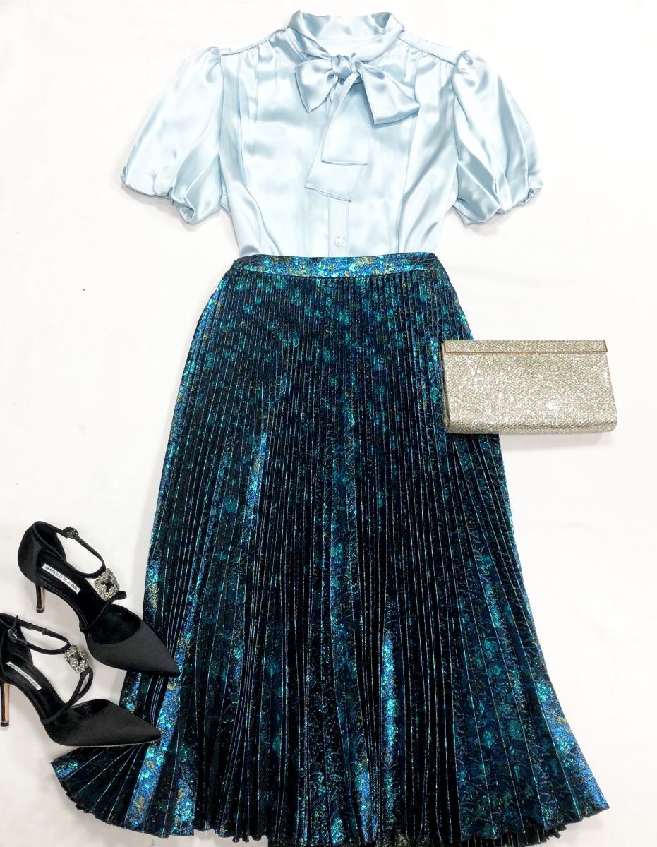 Юбка Prada размер 42 цена 31 310 руб
Блузка Dolce Gabbana размер 44 цена 7 828 руб
Туфли /камни/ Manolo Blahnik размер 37.5 цена 46 965 руб
Клатч Jimmy  Choo