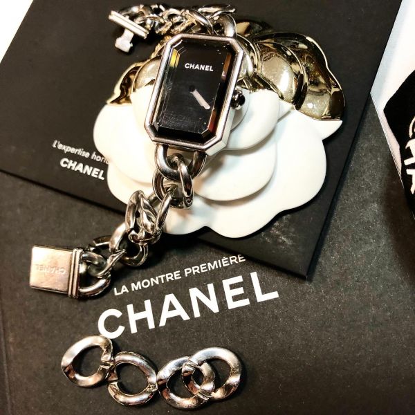 Часы Chanel 