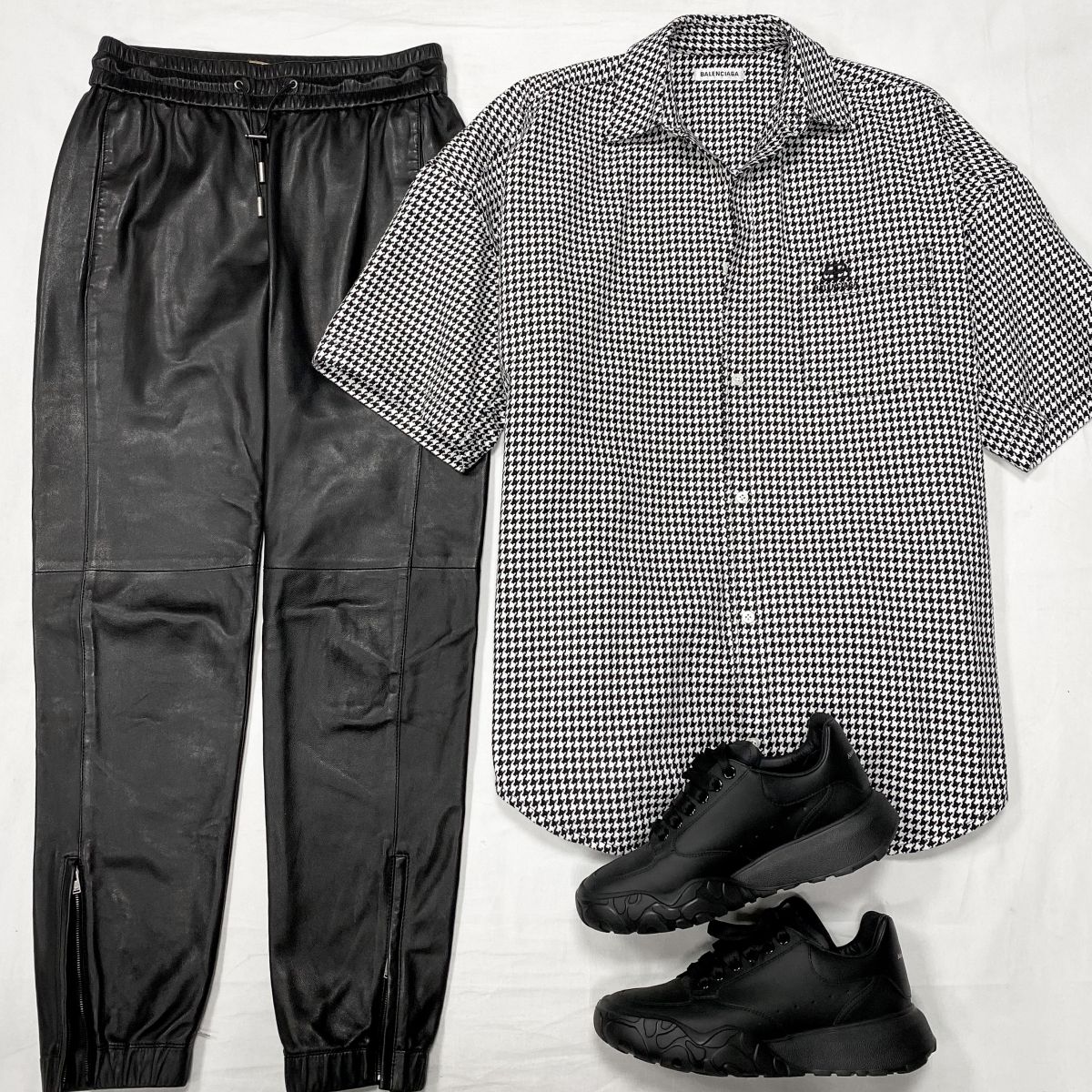 Брюки / кожа / Saint Laurent размер 36 цена 46 965 руб 
Рубашка Balenciaga размер 36 цена 39 138 руб 
Кроссовки Alexander McQueen размер 38.5 цена 23 483 руб
