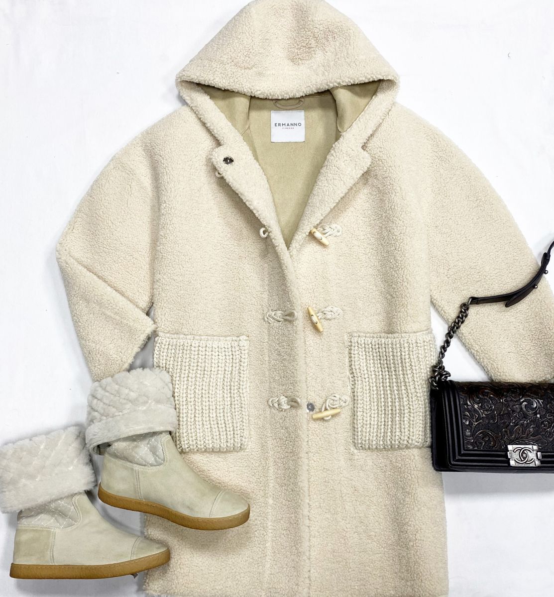 Дубленка Ermanno Scervino размер 36 цена 23 078 руб
Сапоги Chanel размер 38 цена 30 770 руб
Сумка Chanel 