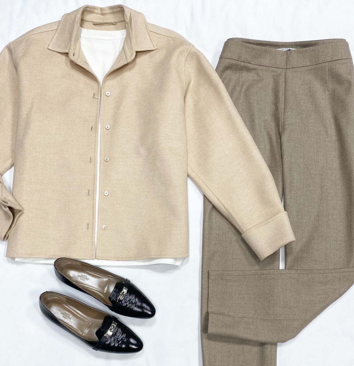 Рубашка Max Mara размер 44 цена 18 786 руб
Брюки Agnona размер 46 цена 9 393 руб
Лоферы Hermes размер 39.5 цена 46 965 руб
