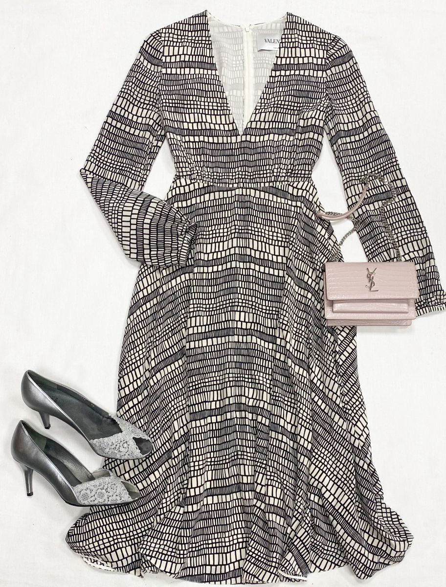 Платье Valentino размер 38 цена 31 310 руб
Туфли Stuart Weitzman размер 40 цена 7 828 руб
Сумочка Saint Laurent