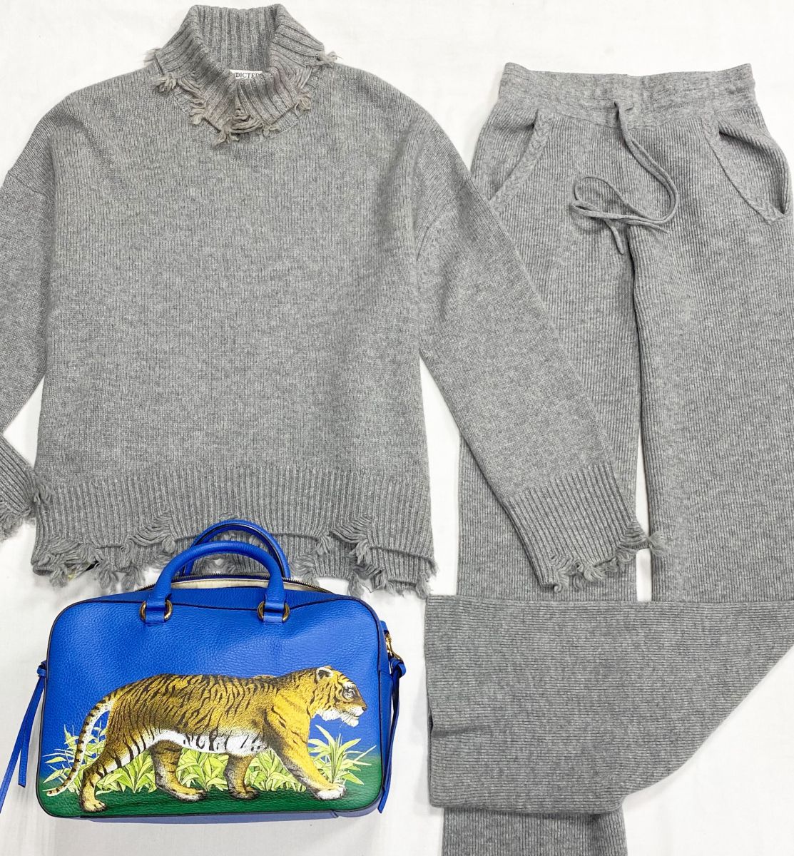 Костюм Addicted размер S цена 23 483 руб
Сумка Gucci 