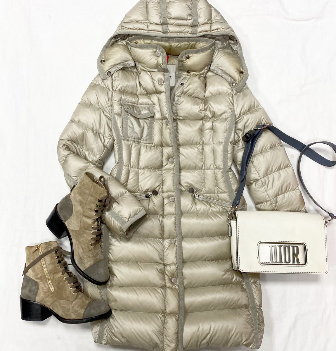 Пуховик Moncler размер 1 цена 26 155 руб Ботинки Chanel размер 40 цена 38 463 руб Сумка Christian Dior
