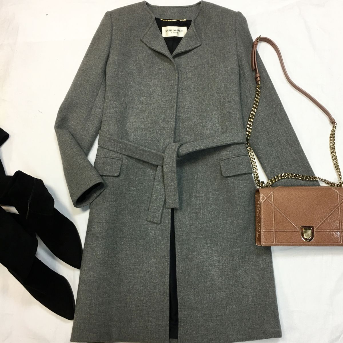 Пальто Saint Laurent размер 36 цена 27 693 руб Ботфорты ale Silla  размер 40 цена 7 693 руб Сумка Christian Dior 