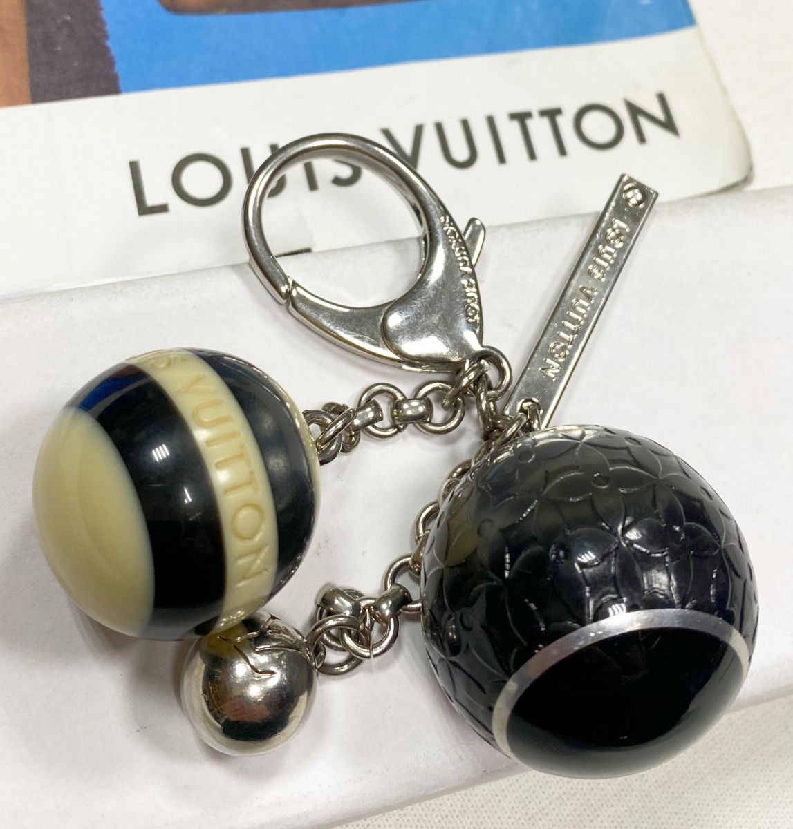 Брелок Louis Vuitton цена 15 655 руб