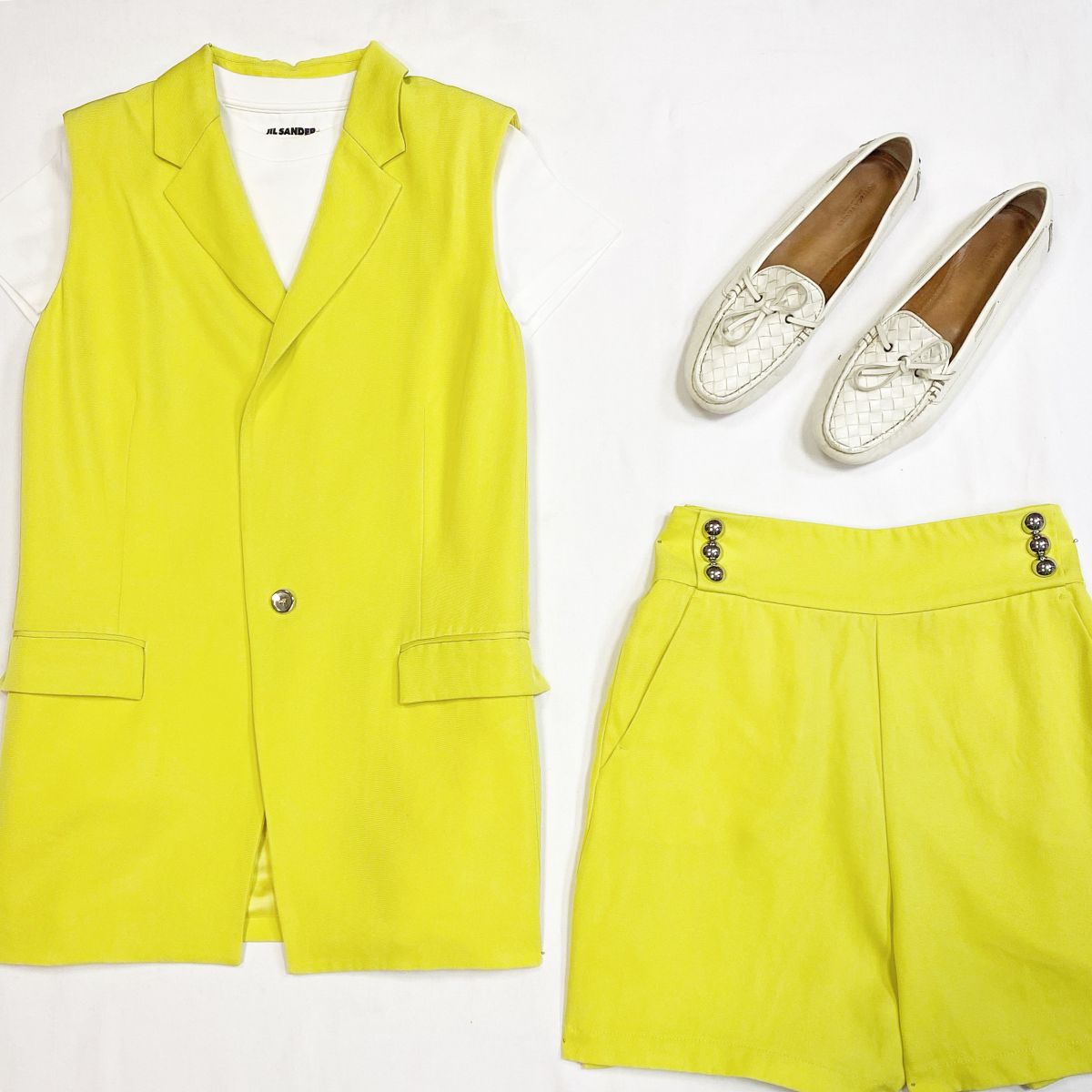 Костюм Pinko размер 42 цена 9 231 рубФутболка Jil Sander размер XS ценам6 154 рубМокасины Bottega Veneta размер 39 цена 6 154 руб