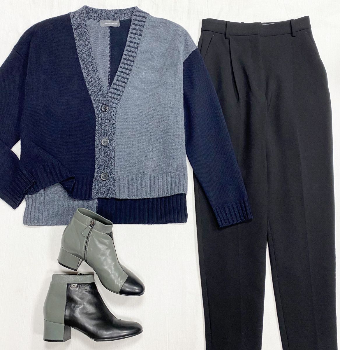 Кардиган / кашемир / Lorena Antoniazzi размер 44 цена 46 965 руб 
Брюки Alexander McQueen размер 38 цена 7 828 руб 
Ботильоны Chanel размер 38.5 цена 31 310 руб