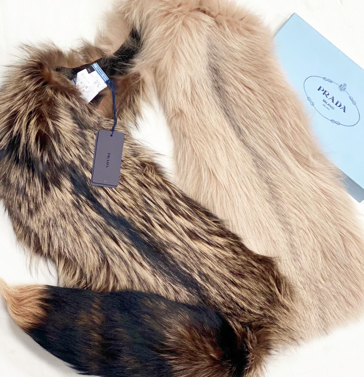 Горжетка / мех лисы / Prada цена 23 078 руб 