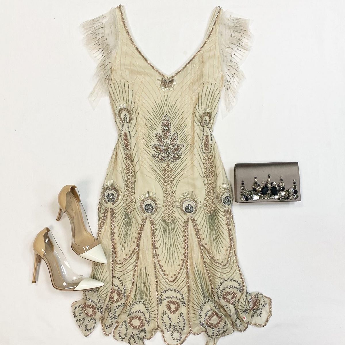 Платье/камни/ бисер/ Jenny Packham размер 12 цена 15 385 рубТуфли Gianvito Rossi размер 37.5 цена 9 231 рубКлатч Prada