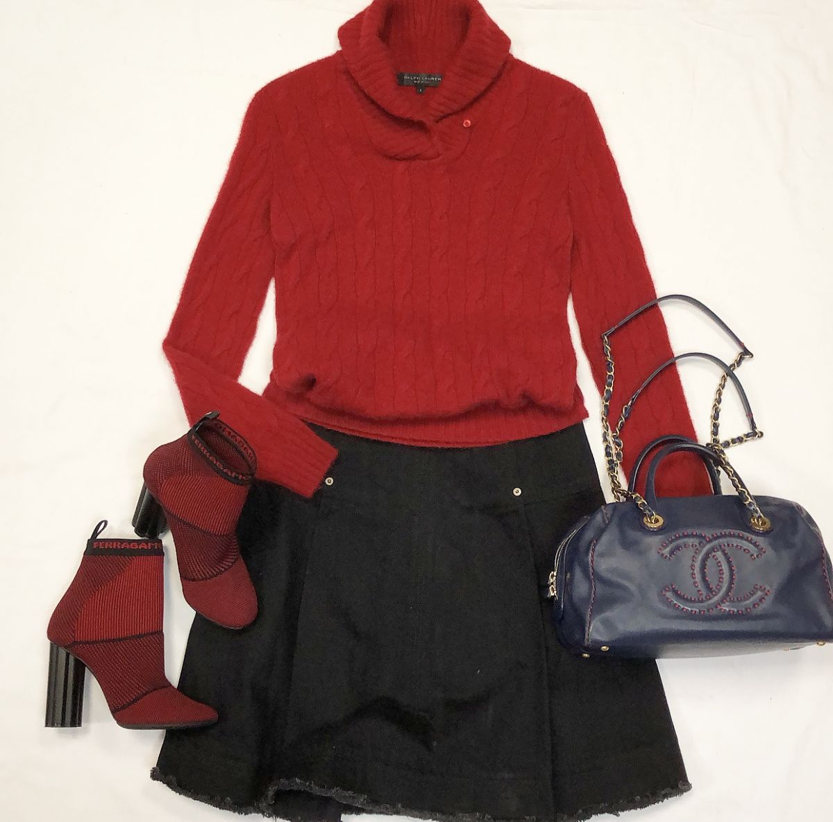 Кофта / кашемир / RALPHLAUREN  размер S цена 7 693 руб Юбка / джинса / Louisvuitton  размер 40 цена 7 693 руб Ботильоны Salvatore Ferragamo  размер 37.5 цена 9 231 руб Сумка Chanel 