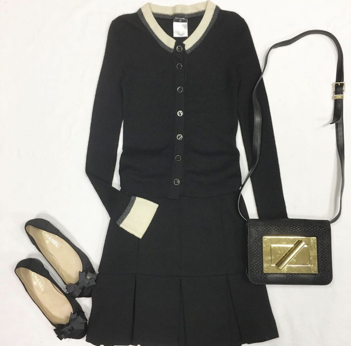 Кофта Chanel размер 34 цена 15 385 руб Юбка Chanel размер 38 цена 13 847 руб Балетки Chanel размер 39 цена 18 463 руб Сумочка Tom Ford 