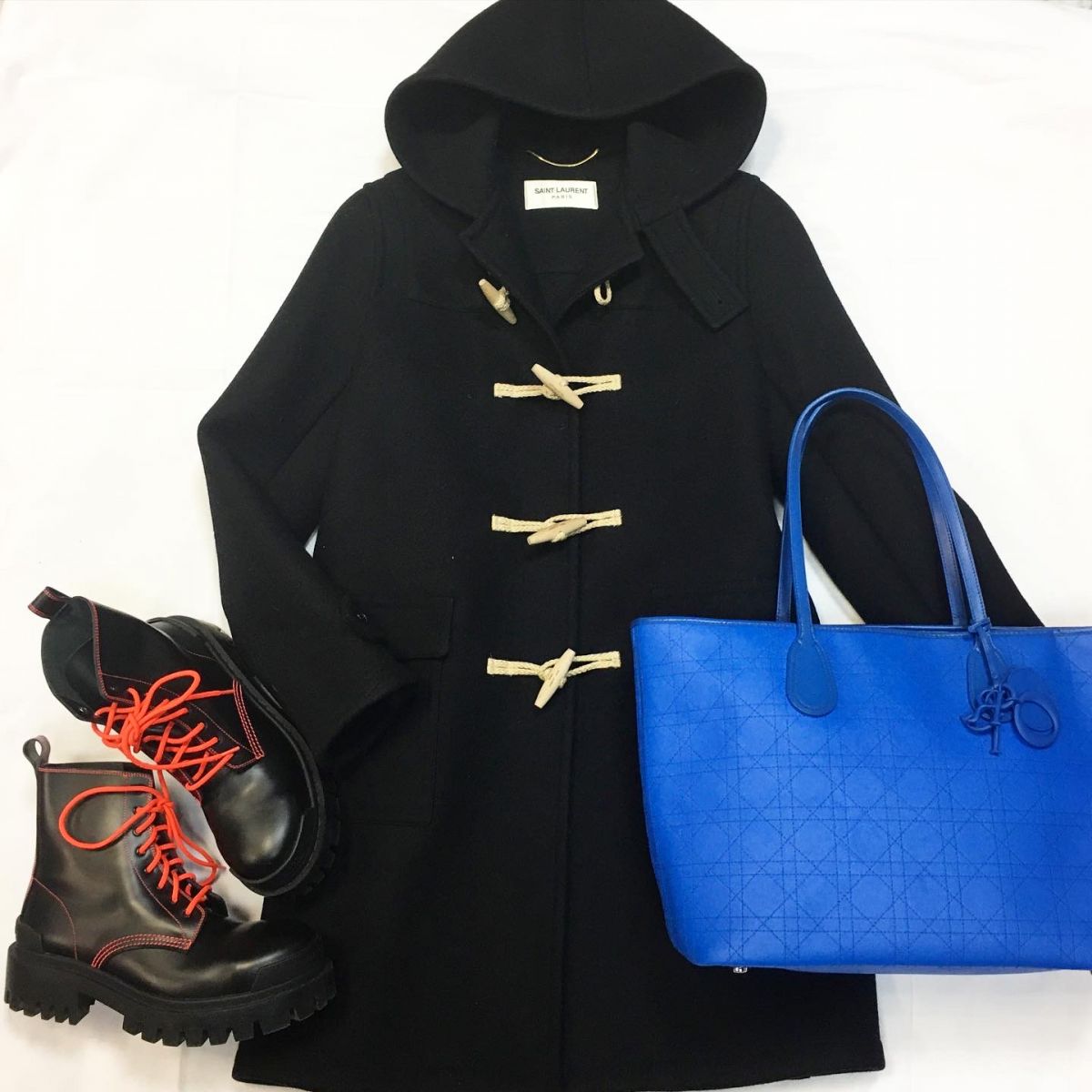 пальто Saint Laurent размер 42 цена 46 155 руб 
Ботинки Balenciaga размер 38 цена 30 770 руб 
Сумка Christian Dior 