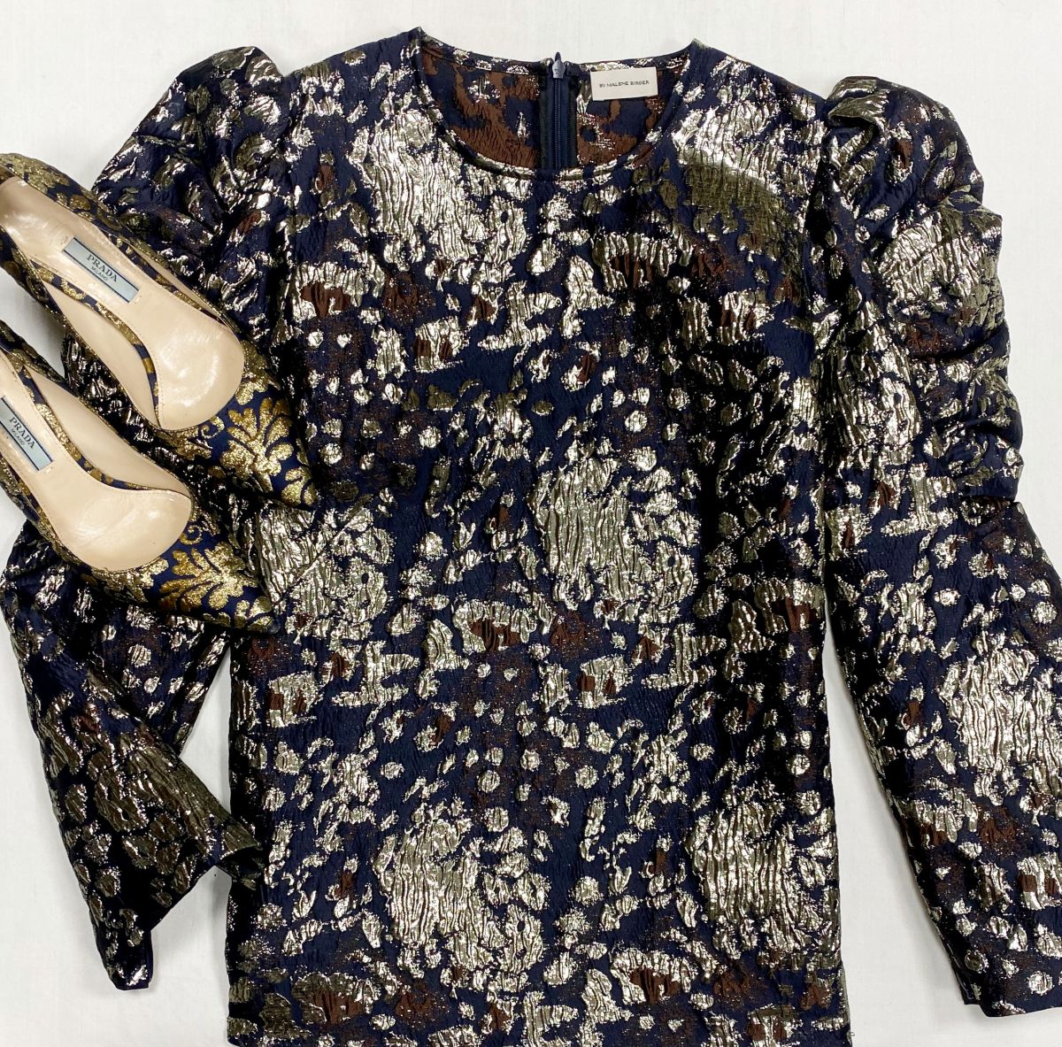 Блузка Malene Birger размер 38 цена 6 154 руб
Туфли Prada размер 36.5 цена 18 462 руб