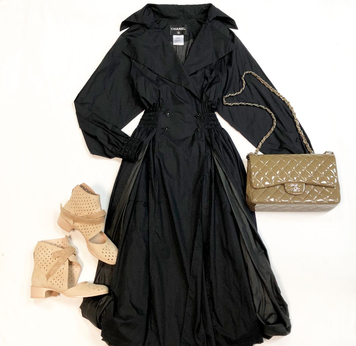 Плащ Chanel размер 38 цена 123 080 рубТуфли Chanel размер 39 цена 23 078 рубСумка Chanel