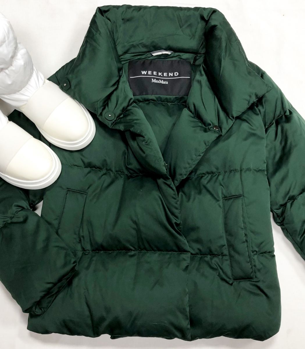 Пуховик Weekend/ Max Mara размер 46 цена 23 483 руб
Дутики размер 38 цена 7 828 руб