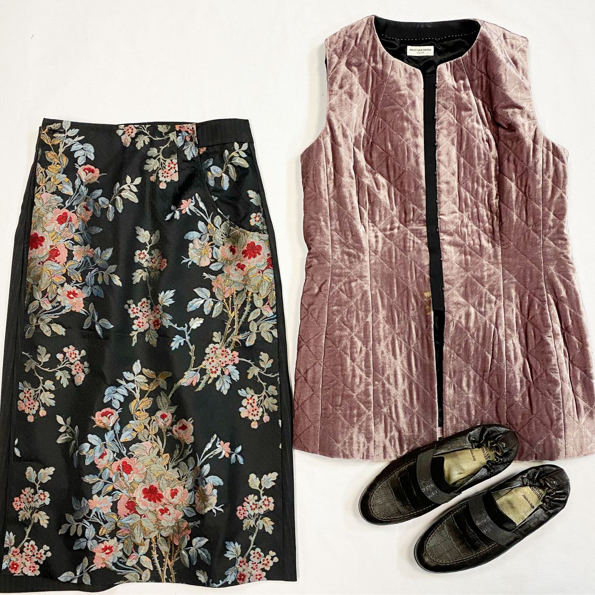 Жилет / бархат / Dries Van Noten размер 40 цена 23 078 руб Юбка Antonio Marras размер 44 цена 7 693 руб Лоферы Brunello Cucinelli размер 38 цена 38 463 руб