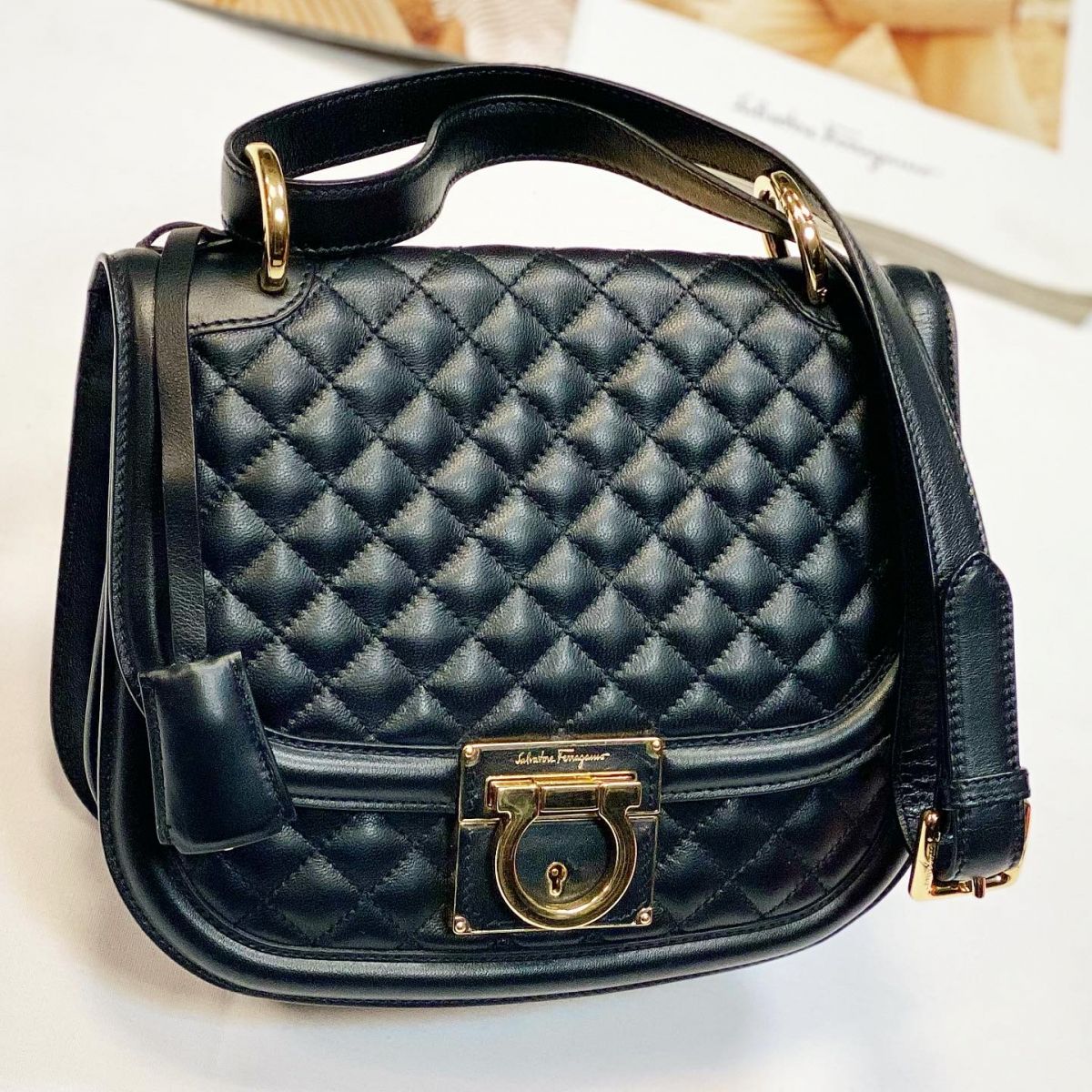 Сумка Salvatore Ferragamo размер 23/17 цена 15 385 руб 