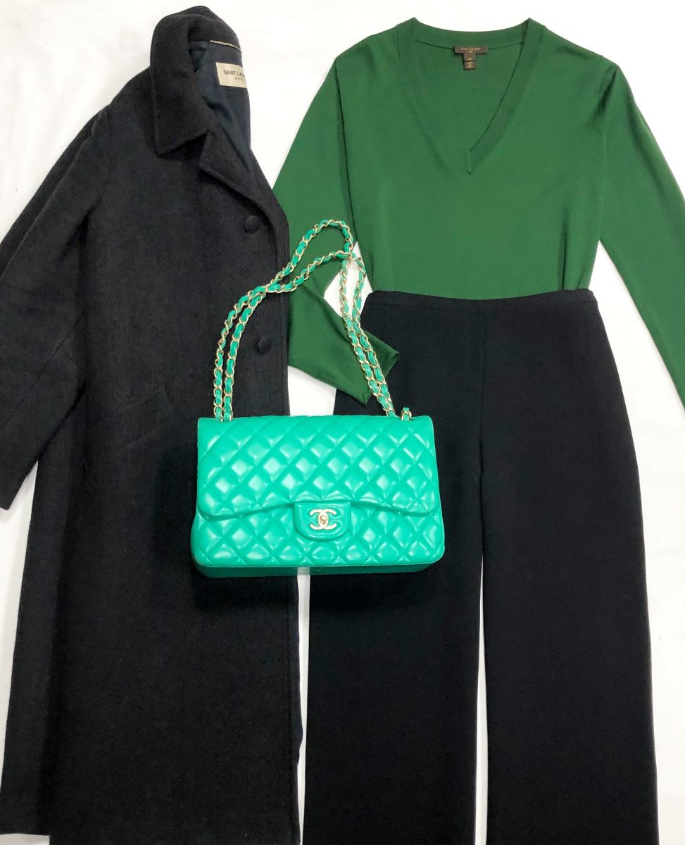 Брюки The Row размер 0 цена 31 310 руб
Кофта Louis Vuitton размер M цена 10
959 руб
Сумка Chanel