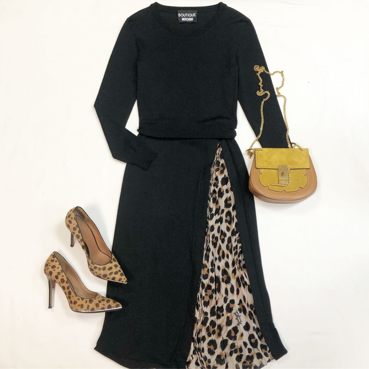 Платье Moschino размер 40 цена 15 385 рубТуфли Givenchy размер 37.5 цена 10 770 рубСумка Chloe