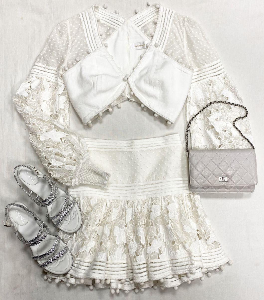 Костюм / блузка + юбка / Zimmermann размер 1 цена 23 483 руб 
Босоножки Chanel размер 38 цена 23 483 руб 
Сумочка Chanel